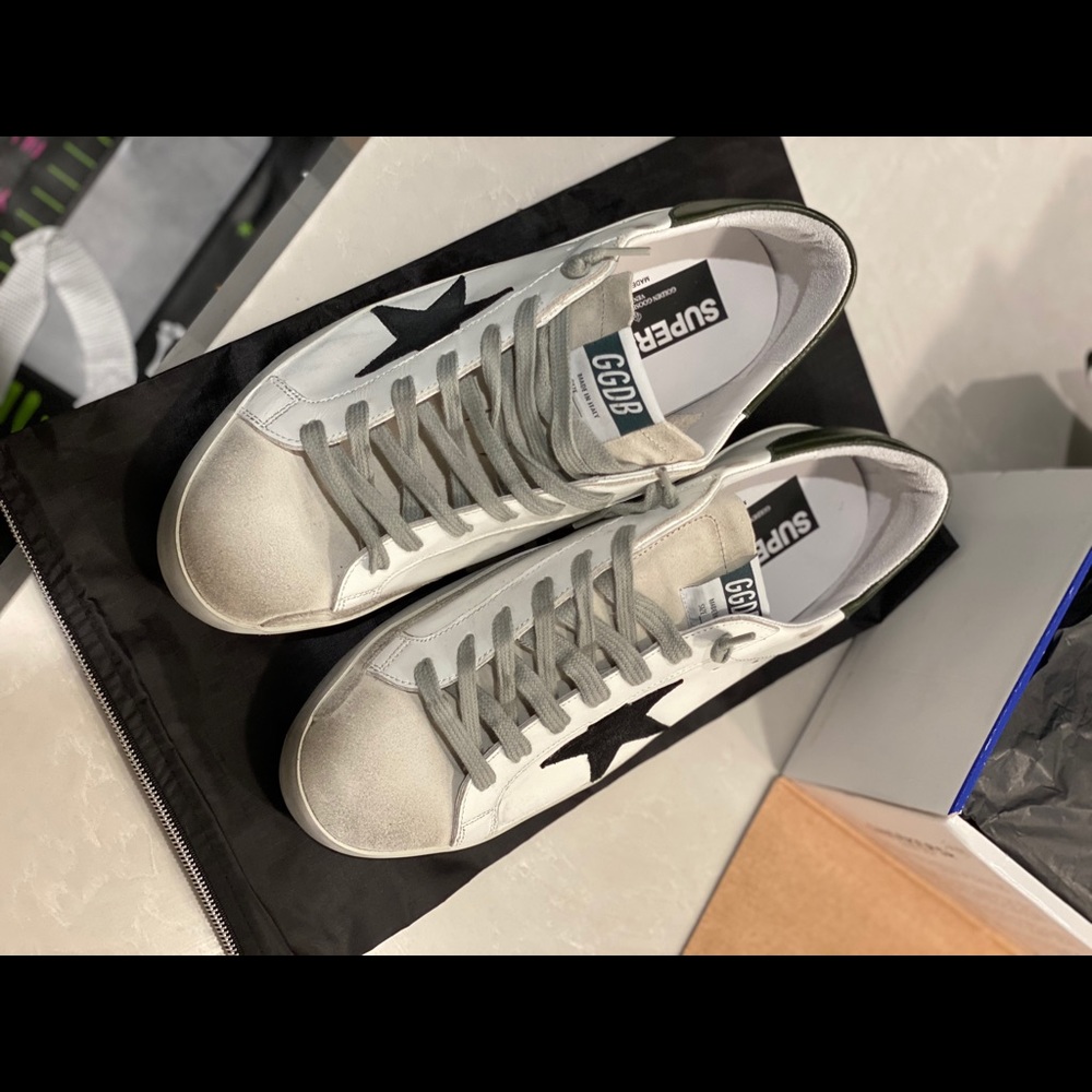 NEW NEVER WORN GOLDEN GOOSE SUPERSTAR SNEAKERS